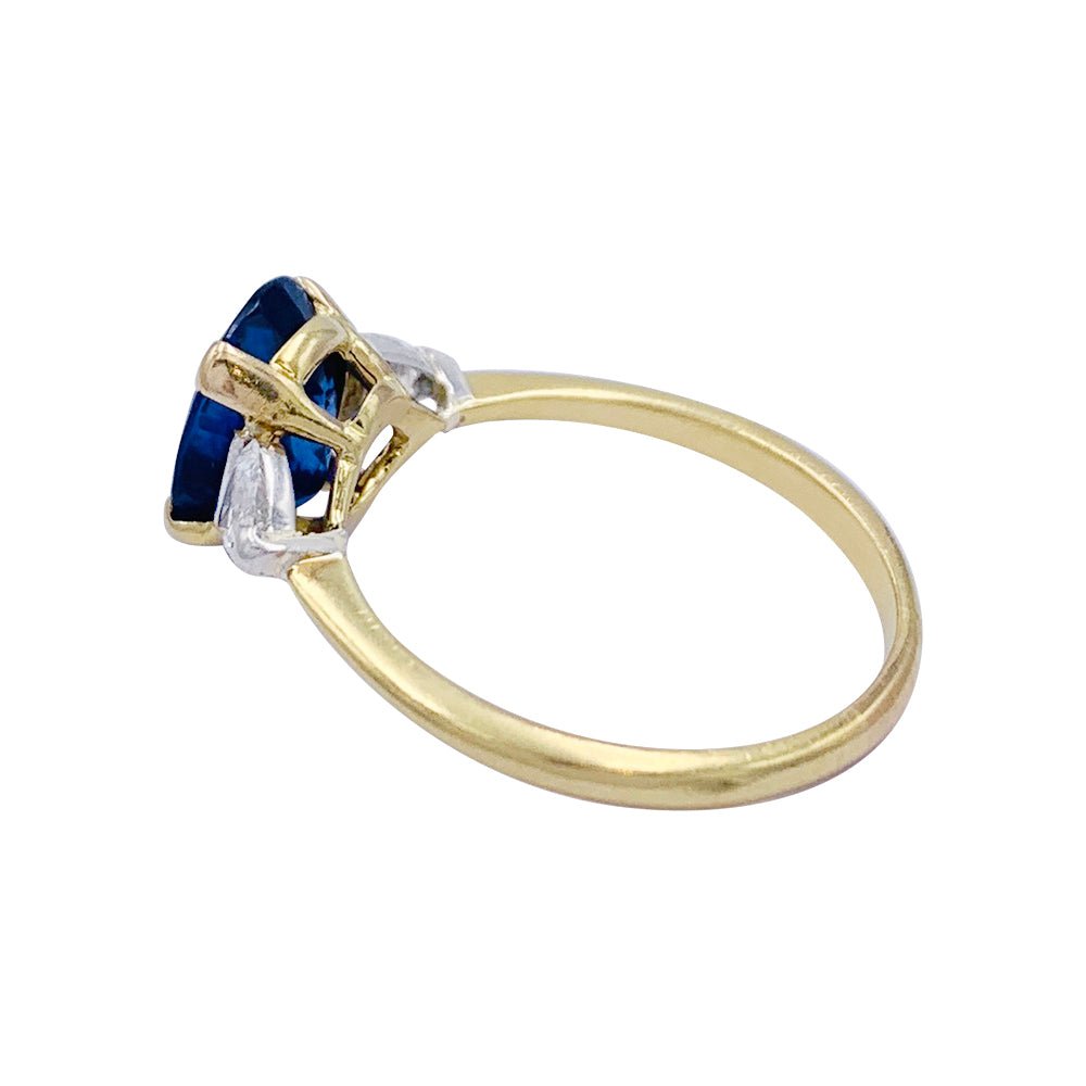 Bague saphir ovale, diamants troïdas - Castafiore