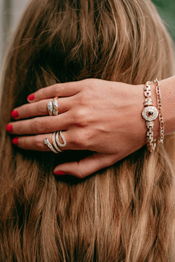 Bague Serpent en or jaune, diamants et émeraudes - Castafiore