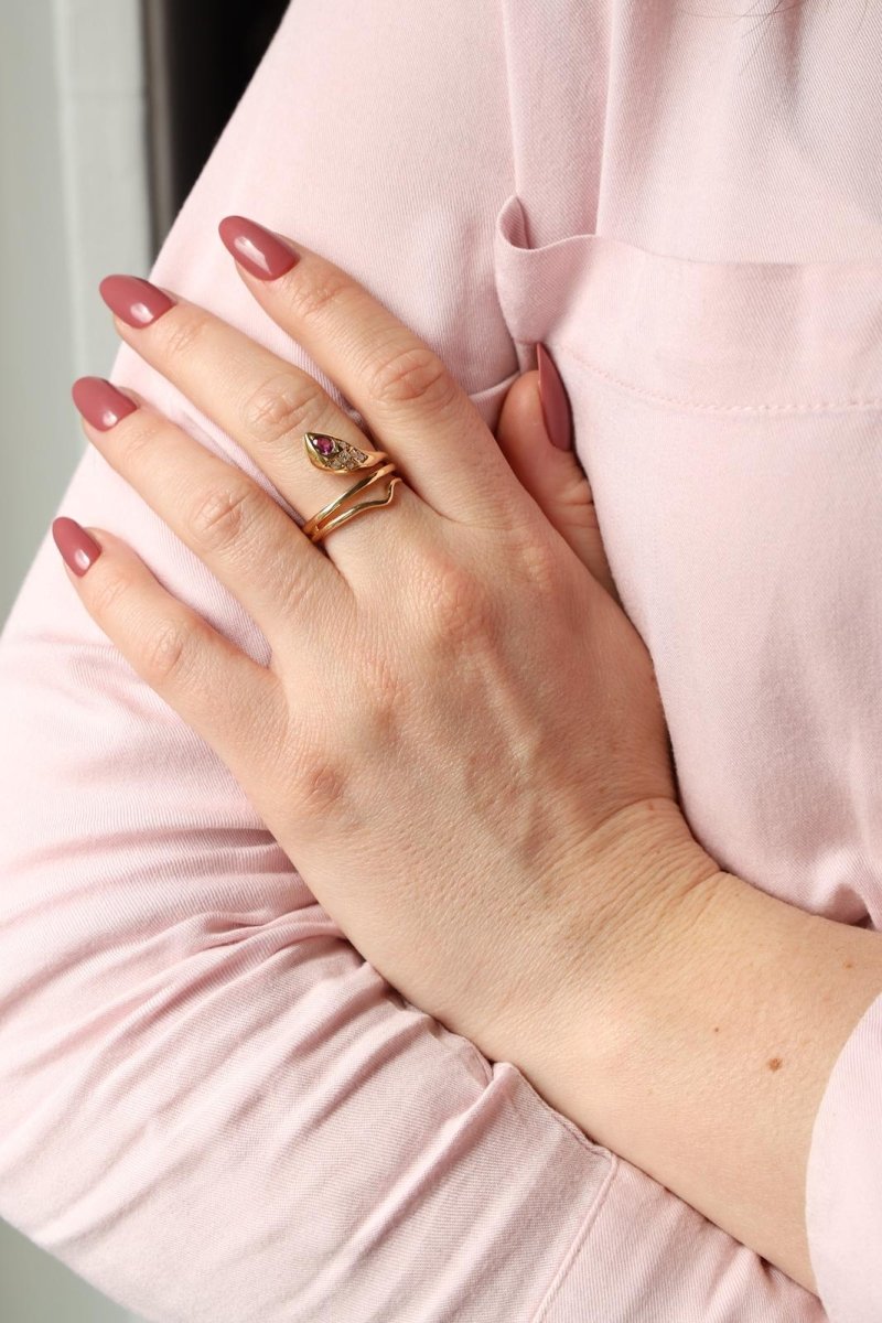 Bague serpent en or jaune, diamants et rubis - Castafiore