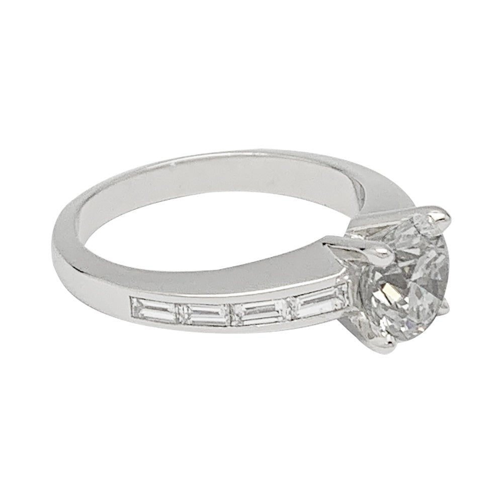 Bague solitaire accompagné diamants baguette - Castafiore