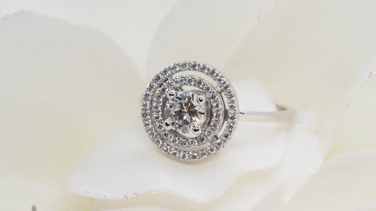 Bague Solitaire en or blanc et diamants - Castafiore