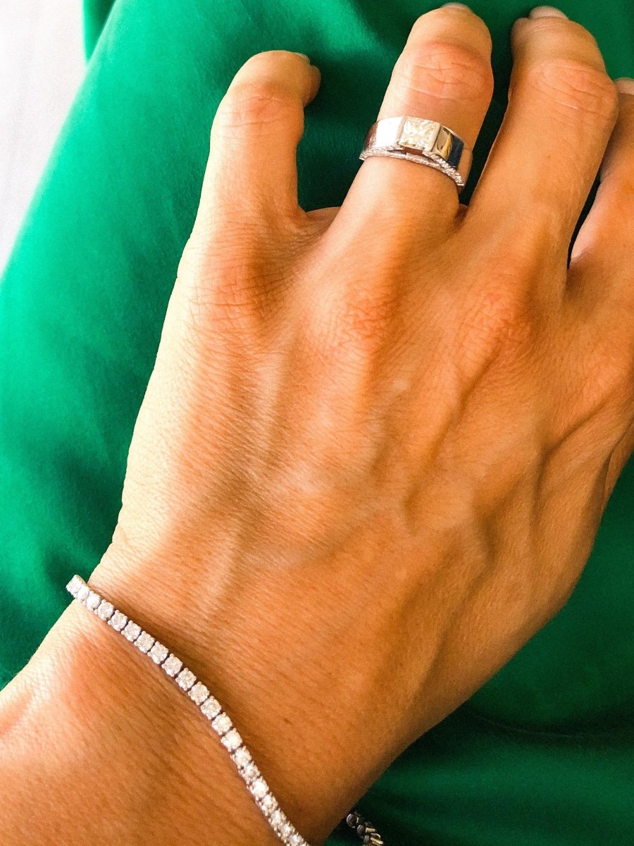 Bague solitaire en or gris ornée d'un diamant taille princesse - Castafiore