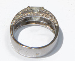 Bague solitaire en or gris ornée d'un diamant taille princesse - Castafiore
