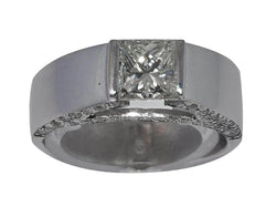 Bague solitaire en or gris ornée d'un diamant taille princesse - Castafiore