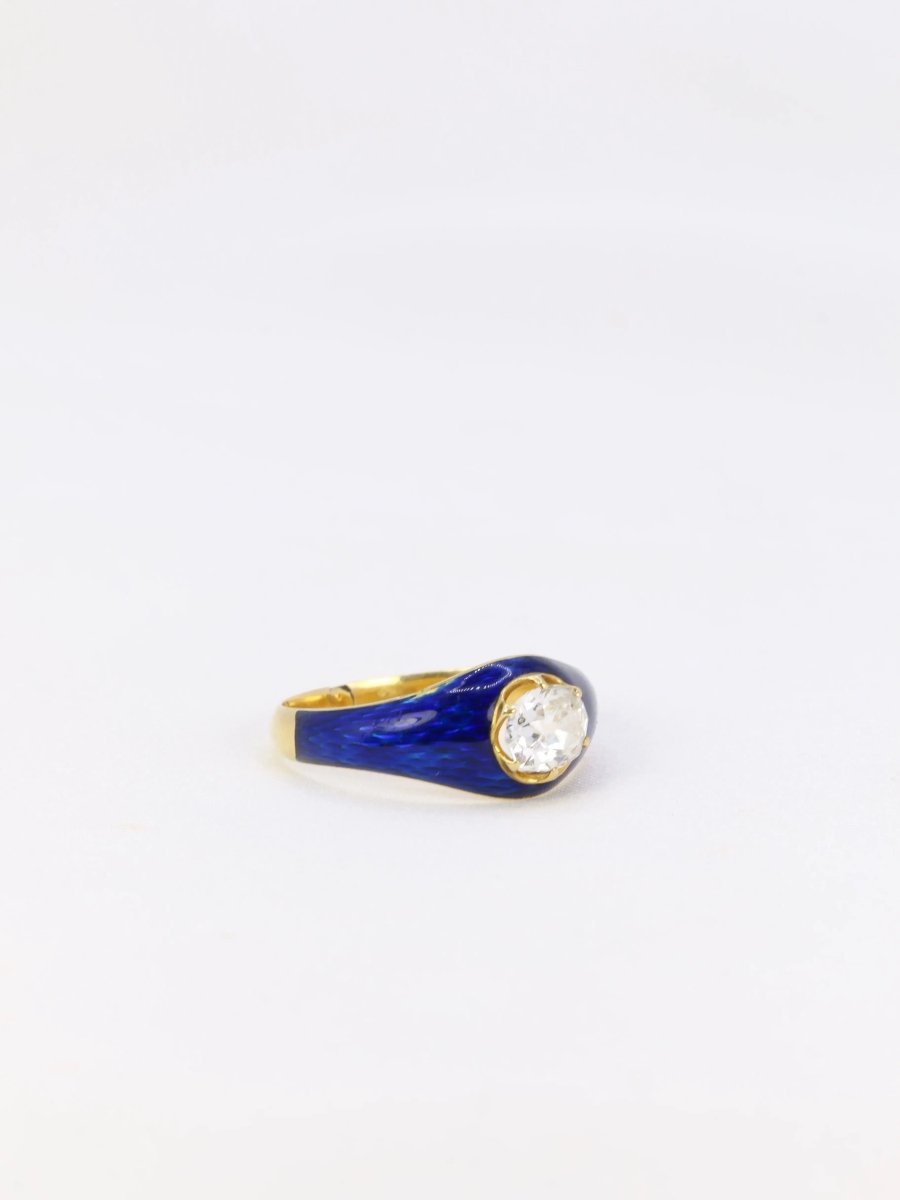 Bague solitaire en or jaune, émail bleu et diamant taille ancienne 0.9 ct - Castafiore