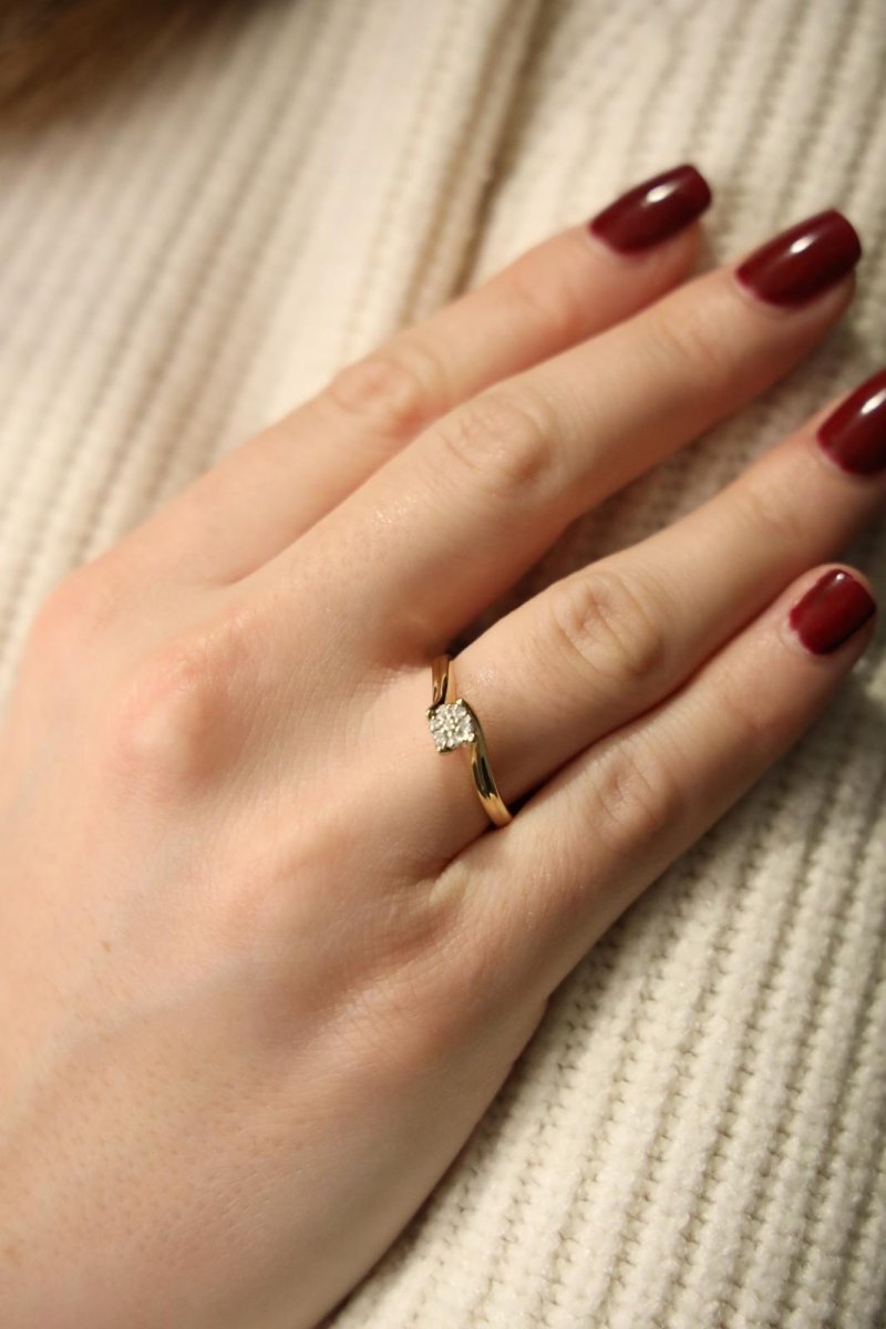 Bague Solitaire en or jaune et diamants - Castafiore