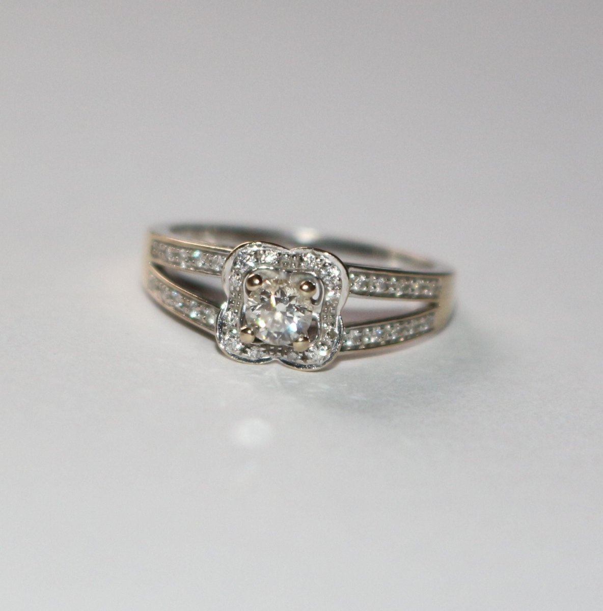 Bague Solitaire MAUBOUSSIN "Chance of Love" en or blanc et diamant - Castafiore