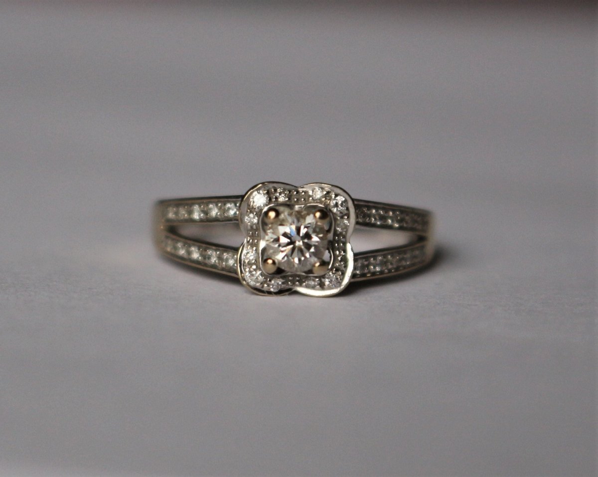Bague Solitaire MAUBOUSSIN "Chance of Love" en or blanc et diamant - Castafiore