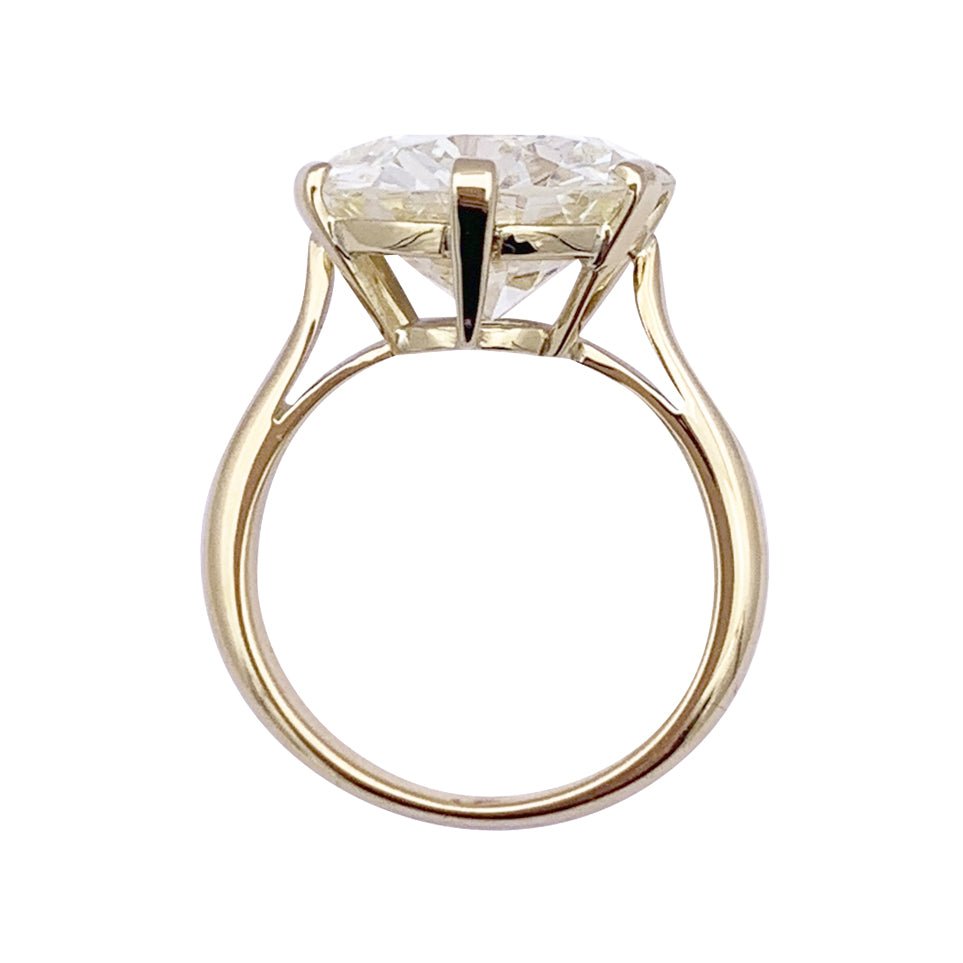 Bague solitaire, or jaune, diamant 7,59 carats. - Castafiore