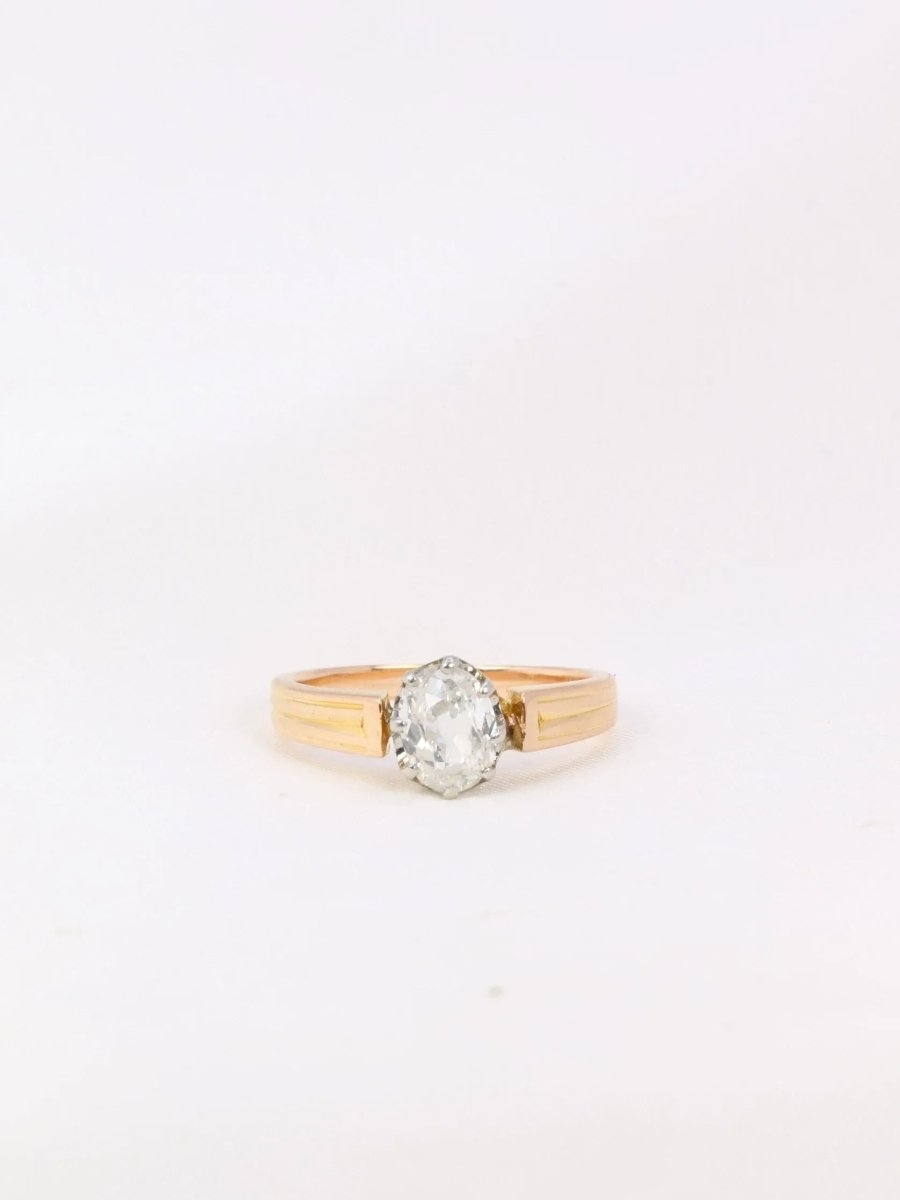 Bague solitaire vintage en or et diamant ovale taille ancienne - Castafiore