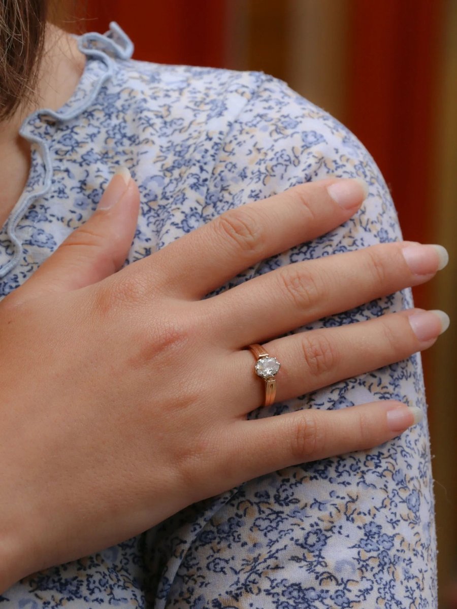 Bague solitaire vintage en or et diamant ovale taille ancienne - Castafiore
