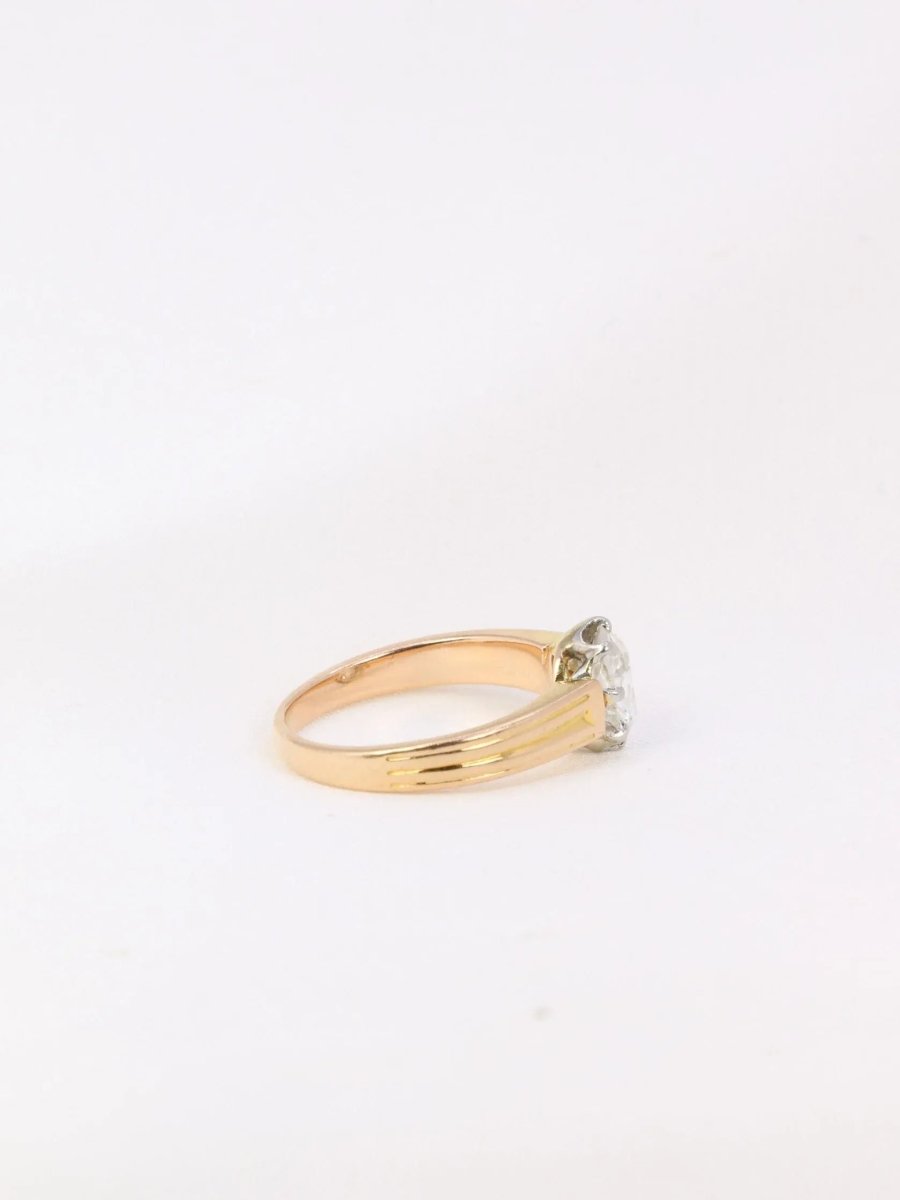 Bague solitaire vintage en or et diamant ovale taille ancienne - Castafiore