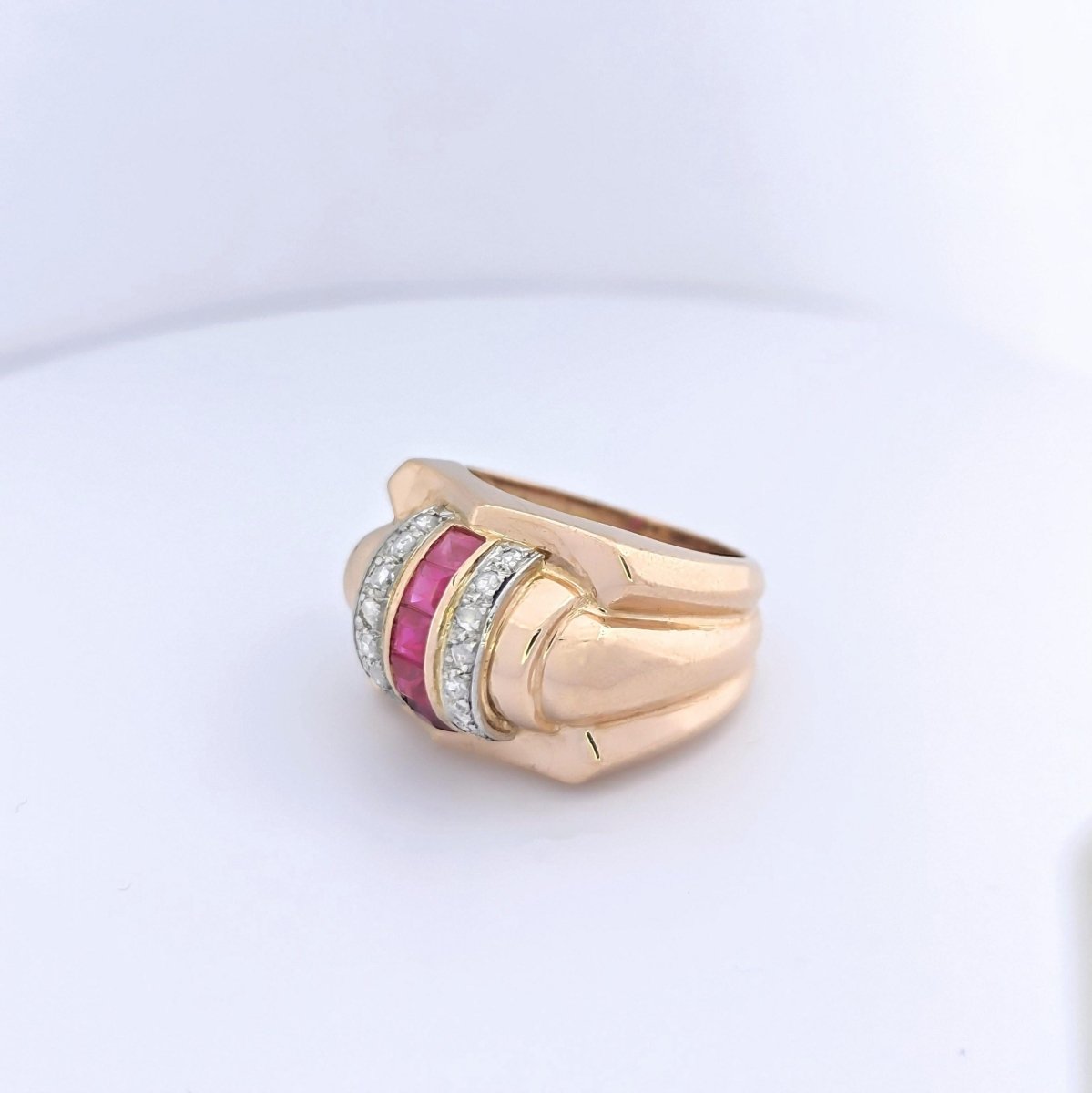 Bague Tank en or rose diamants et pierres roses - Castafiore