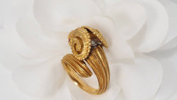 Bague tête de bélier en or jaune et rubis - Castafiore