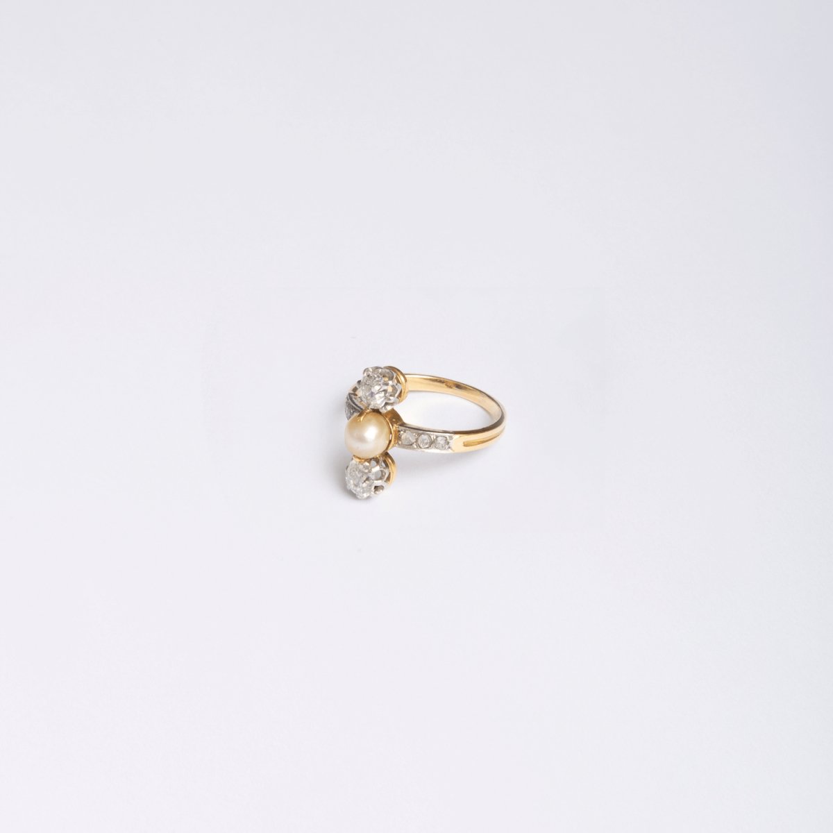 Bague Toi et moi en or jaune ornée d'une perle et de diamants - Castafiore