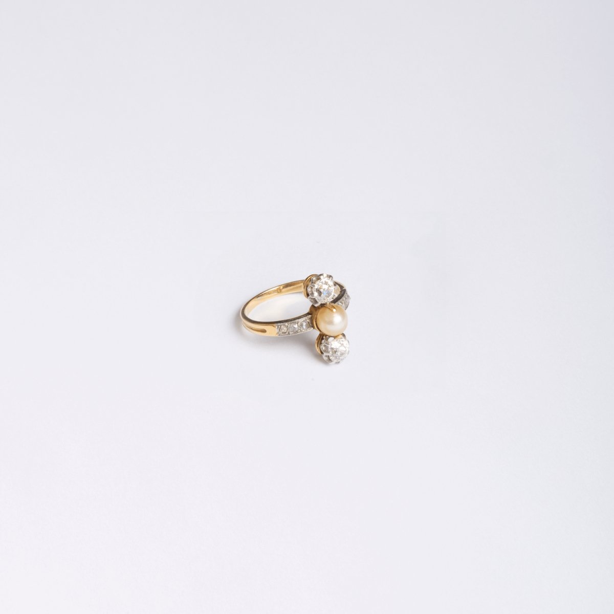 Bague Toi et moi en or jaune ornée d'une perle et de diamants - Castafiore