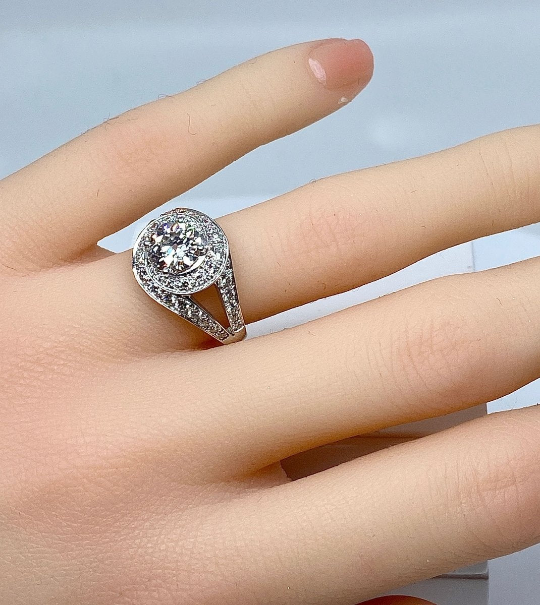 Bague tourbillon en or 18 carats en diamants - Castafiore