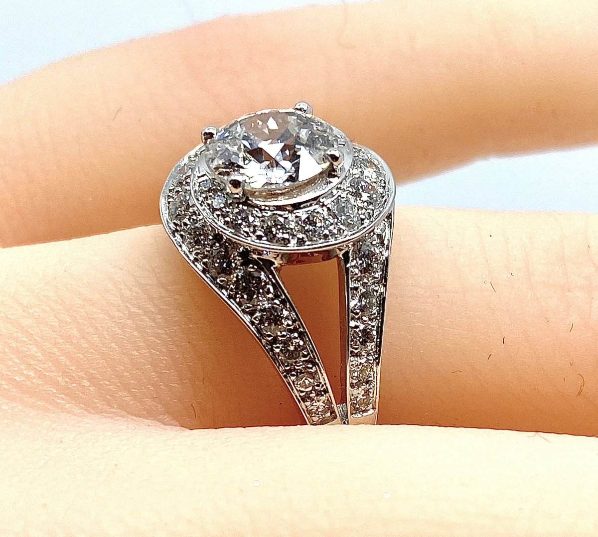 Bague tourbillon en or 18 carats en diamants - Castafiore