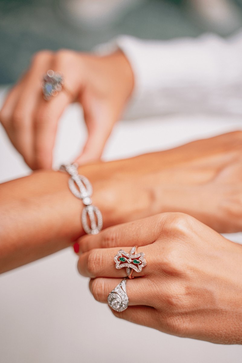 Bague "Tourbillon" en or blanc, platine et diamants - Castafiore