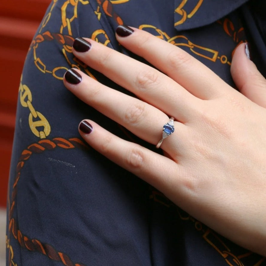 Bague trilogie en or, saphir ovale et diamants troïdia - Castafiore