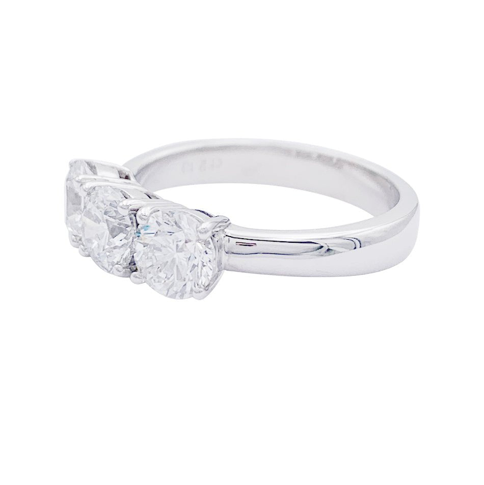 Bague "trilogie", or blanc, diamants. - Castafiore