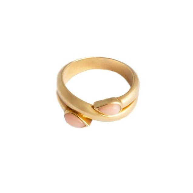 Bague VAN CLEEF & ARPELS en or jaune et pierres de corail - Castafiore