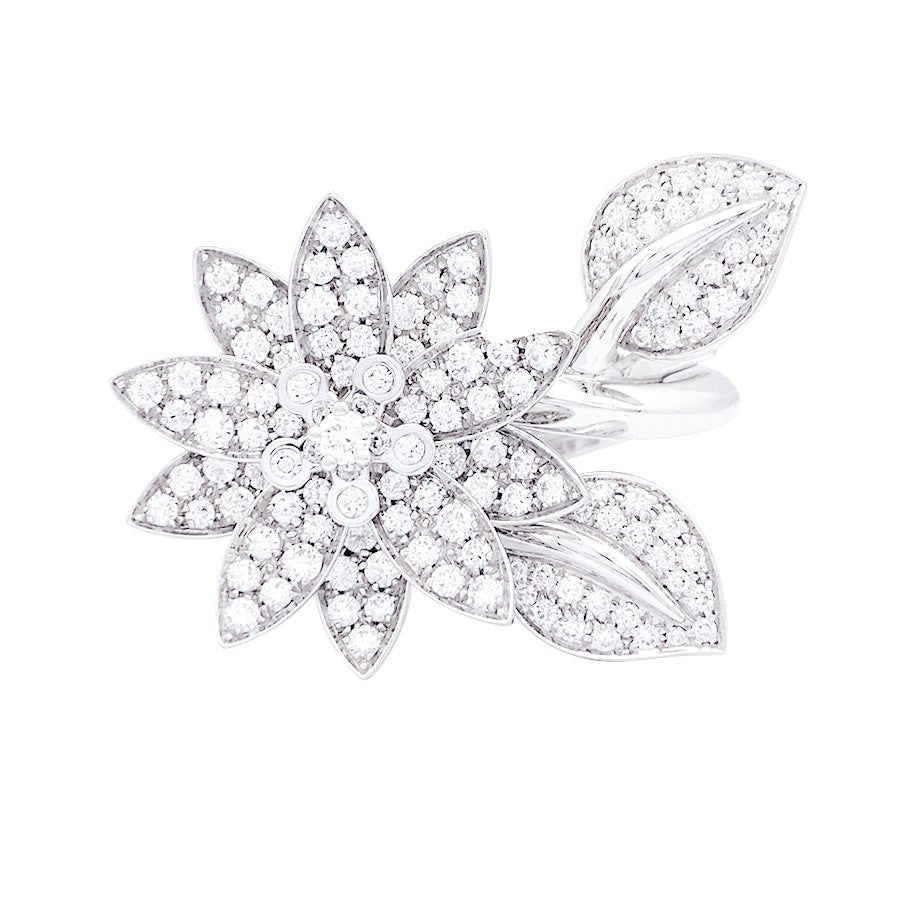 Bague VAN CLEEF & ARPELS "Lotus" en or blanc et diamants. - Castafiore