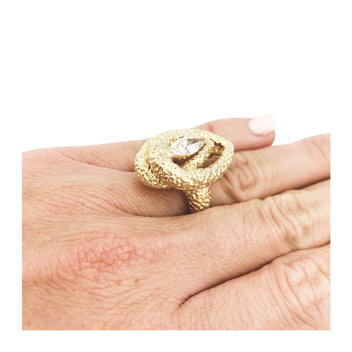 Bague VAN CLEEF & ARPELS, or jaune, diamant navette - Castafiore