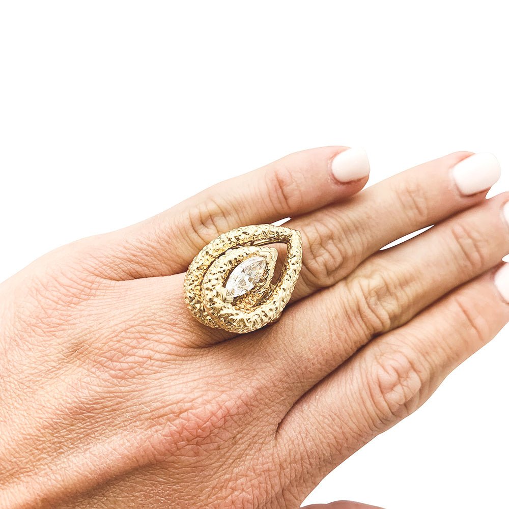 Bague VAN CLEEF & ARPELS, or jaune, diamant navette - Castafiore