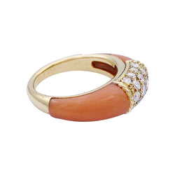 Bague Van Cleef & Arpels "Philippine" en or jaune, corail rose et diamants. - Castafiore