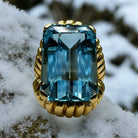 Bague vintage en or jaune montée d’une Aigue-Marine Santa Maria de 17carats. - Castafiore