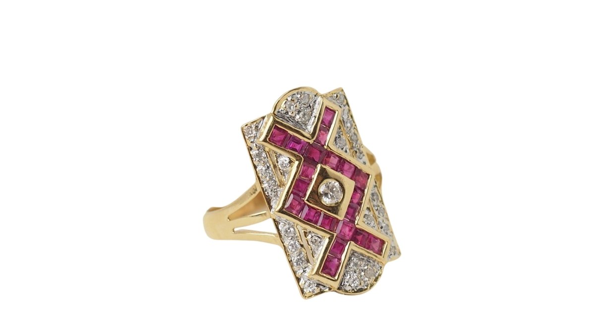Bague vintage en or jaune, rubis et diamants - Castafiore