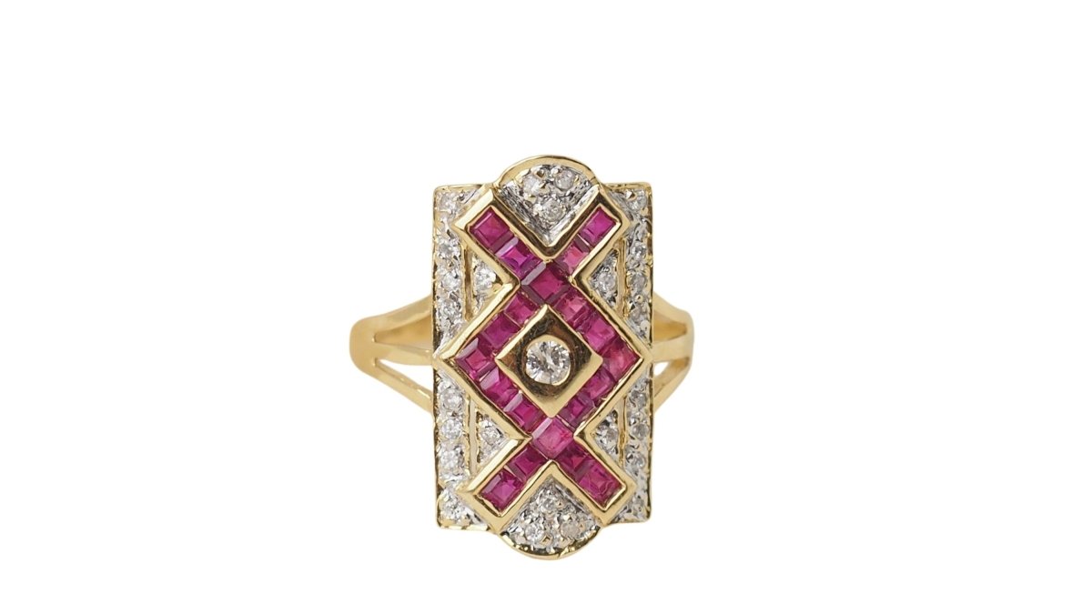 Bague vintage en or jaune, rubis et diamants - Castafiore
