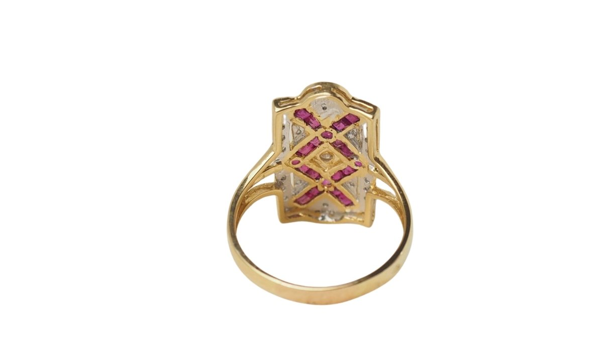 Bague vintage en or jaune, rubis et diamants - Castafiore