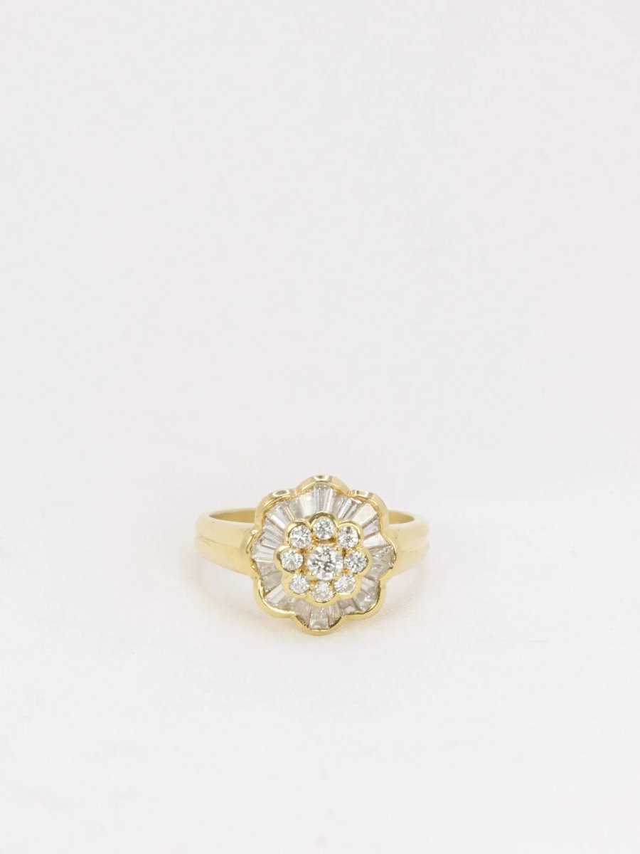 Bague vintage fleur en or et diamants baguette - Castafiore