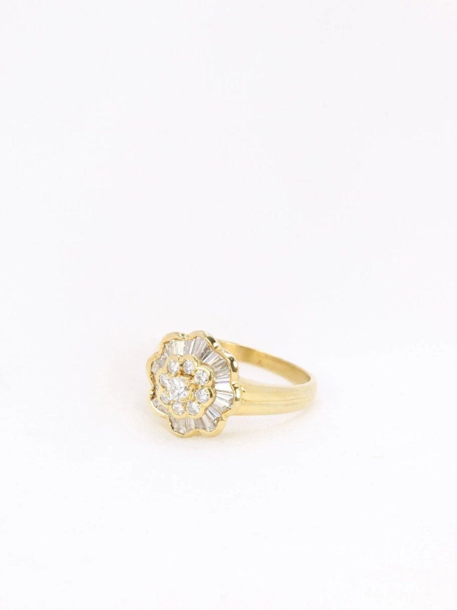 Bague vintage fleur en or et diamants baguette - Castafiore