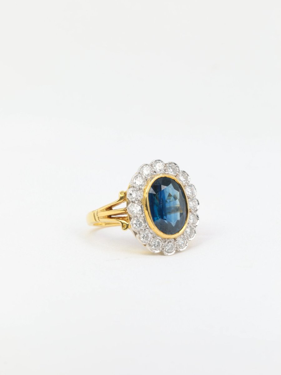 Bague vintage marguerite en or, saphir et diamants - Castafiore