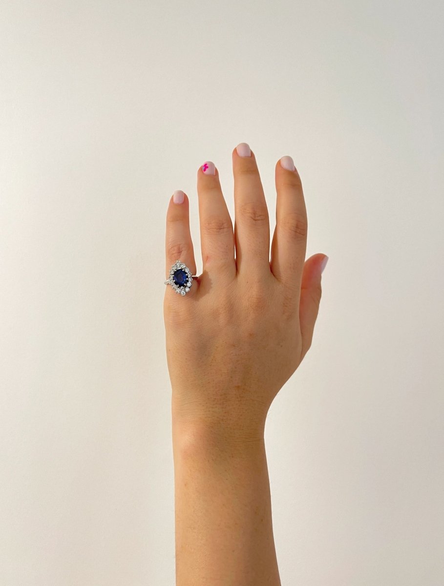 Bague vintage marquise en or blanc 18k saphirs et diamants - Castafiore