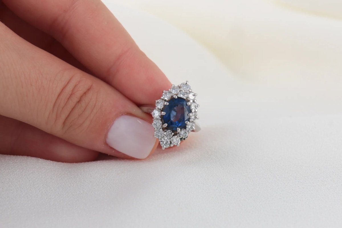 Bague vintage marquise en or blanc 18k saphirs et diamants - Castafiore