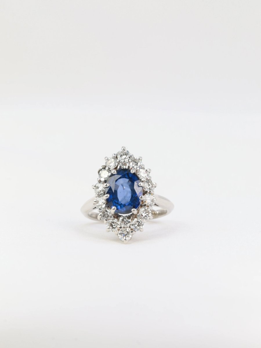Bague vintage marquise en or blanc 18k saphirs et diamants - Castafiore