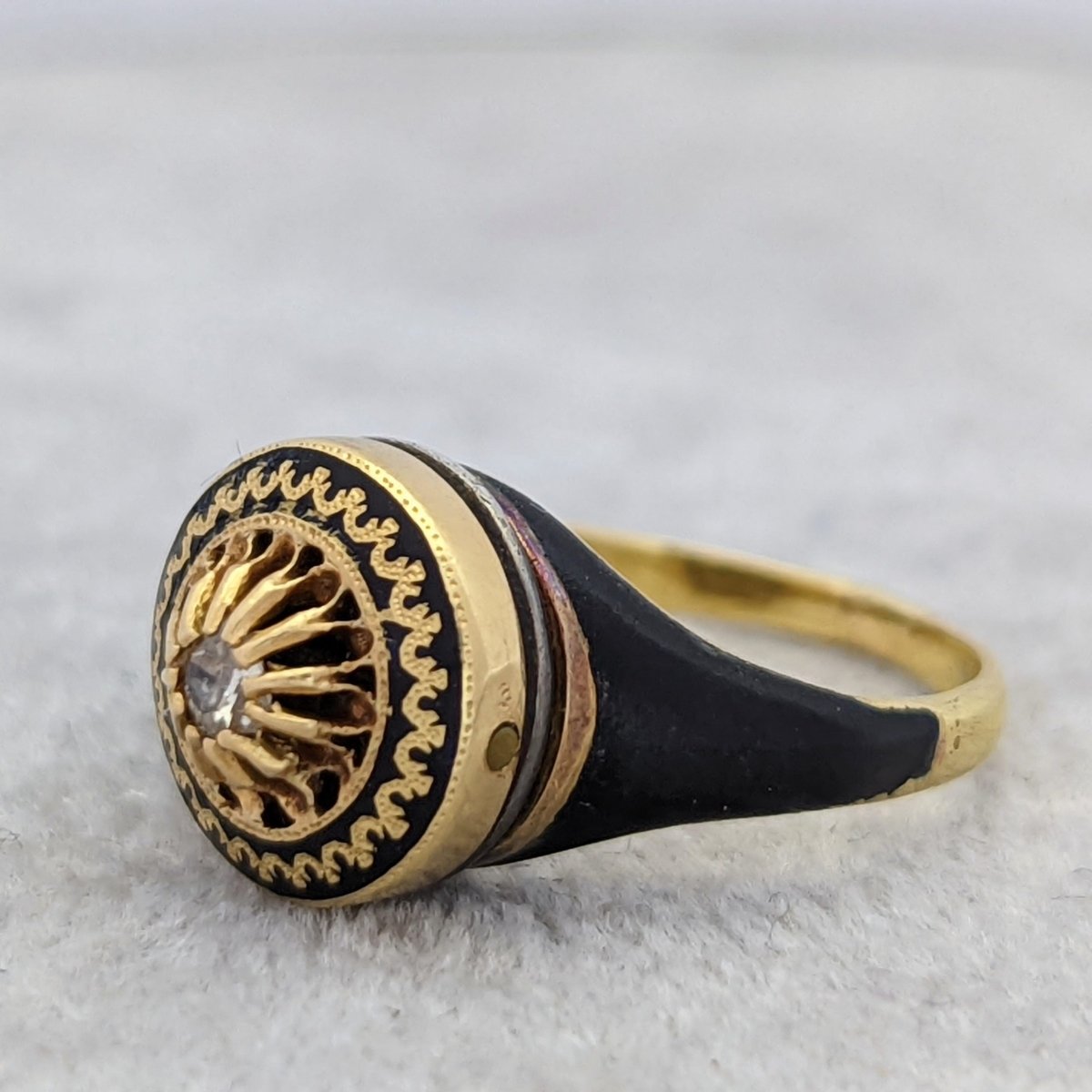 Bague XIXème en or jaune et diamant - Castafiore