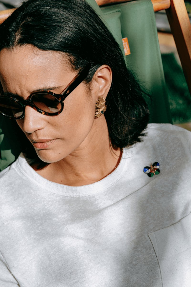 Boucles d'oreille pendantes BUCCELLATI, or jaune et saphirs gravés - Castafiore