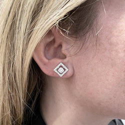 Boucles d'oreilles BOUCHERON ,"Ava", or blanc et diamants - Castafiore