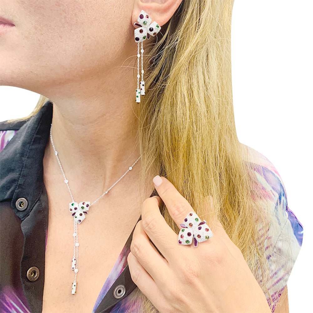 Boucles d'oreilles CARTIER "Caresse d'Orchidée"en or blanc, diamants et pierres de couleurs - Castafiore
