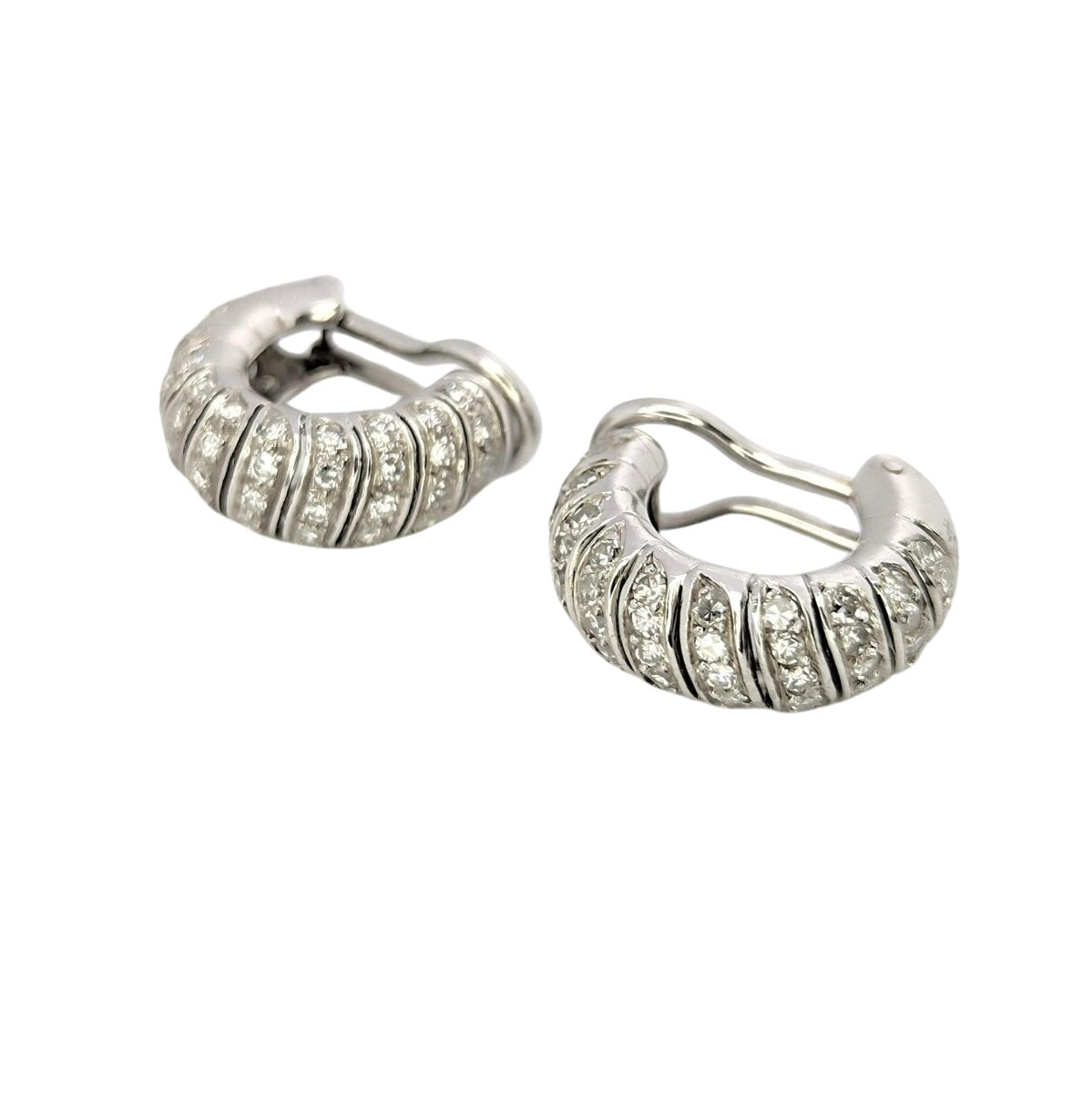 Boucles d'oreilles Cartier en or blanc et diamants - Castafiore