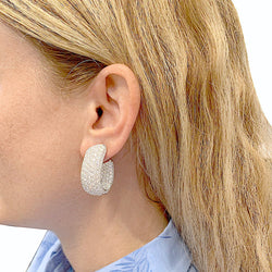 Boucles d'oreilles CARTIER "Lakarda" en or blanc, diamants - Castafiore
