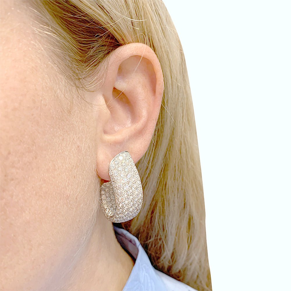 Boucles d'oreilles CARTIER "Lakarda" en or blanc, diamants - Castafiore