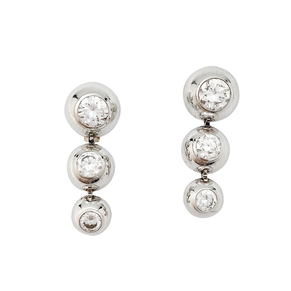 Boucles d'oreilles CARTIER, "Perles de diamants", en or blanc, diamants - Castafiore
