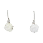 Boucles d'oreilles Chanel, "Camélia", or blanc, diamants - Castafiore