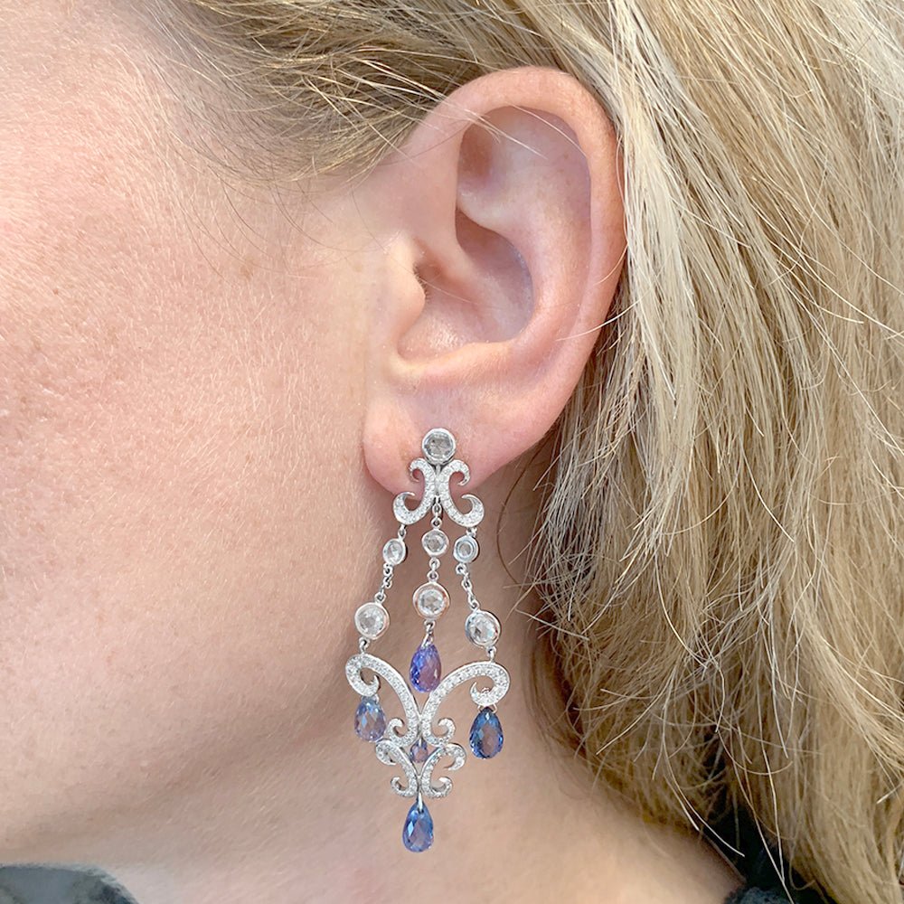 Boucles d'oreilles CHOPARD "Copacabana" en or blanc, diamants, saphirs - Castafiore